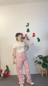 ชุดเซ็ตเสื้อผูกโบว์+กางเกงขากระบอก เพิ่มความโดดเด่น