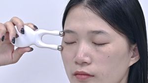 ไมโครปัจจุบัน EMS บำบัด7ไฟแอลอีดีหลายสีอุปกรณ์เสริมความงามบนใบหน้าฟื้นฟูผิวนวดโฟตอนกำจัดริ้วรอยใบหน้ายกผิวหน้าดูเพล็กซ์ต่อต้านริ้วรอย