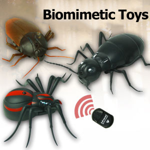 [Ready Stock] Infrared Remote Control Electric Biomimetic Toys Simulation Cockroach/Spider/Ant Halloween Prank Prop