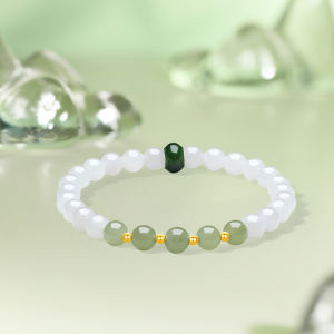 ZHOU LIU FU 周六福 สร้อยข้อมือทองคำ 750/18K สร้อยข้อมือหยกธรรมชาติ 17cm Y1913846