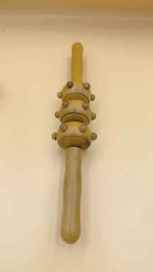 Cây Lăn Massage Toàn Thân 3 bánh bi gai bằng gỗ thơm - chăm sóc sức khỏe