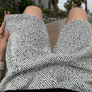 กางเกงขาสั้นผู้ชาย ทรงสั้น 5 นิ้ว ทรงหลวม ผ้าโพลีเอสเตอร์ ระบายอากาศได้ดี กางเกงขาสั้นชายผ้าถักลายม้าลาย