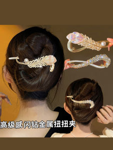 Elegant Womens Frog Buckle Hair Clip Simple Design High-End Twist Clip Fashionable Hair Accessories Fresh out New 2024