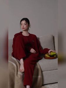 Bộ Đồ Ngủ Dày Từ Vải Coral Fleece Cho Đôi Đèn Đỏ