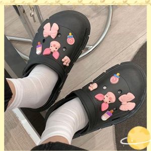 DMshoes รุ่นใหม่มาแรง🔥รองเท้าแฟชั่น รองเท้าแตะแบบสวมน่ารักมากสีสันสดใสสุดๆ ลายการ์ตูน มีให้เลือกตั้ง 3 สี เขียว ดํา ขาว💯