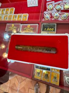 ตะกรุดไม้ตะเคียน วัดสพานสูง อ.ปากเกร็ด จ.นนทบุรี รุ่นเสาร์5 ซื้อที่ดิน ปี2567 เนื้อไม้ตะเคียนอุดผง ขนาด1*7.2 ซม.มีโค้ดหมายเลข 974 พร้อมกล่องเดิม