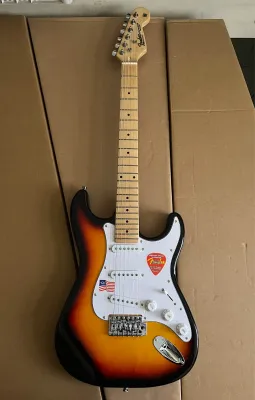 กีต้าร์ไฟฟ้า Fender Stratocaster ( พร้อมส่งในไทย )