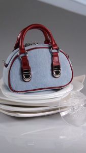 (พร้อมส่ง) VIVI กระเป๋า Denim + หนังวัวแท้ สะพายข้าง/ถือ มี 2 สี | Curated Attitude