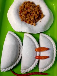 Cireng ayam suwir jumbo isi 4pcs extra pedas wangi daun jeruk