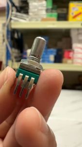 Potensio 3 pin B50k Mono Kaki 3 Tekuk Segi Hijau B503 Tiang Besi