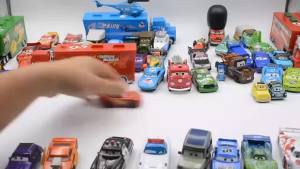52TOYS | Xe Ô Tô Đúc Mô Hình 1:55 Bộ Sưu Tập Mini Đồ Chơi Xe Đua 4-13cm Thân Xe Bằng Kim Loại Quà Tặng Dành Cho Lứa Tuổi Từ 14 Trở Lên Sinh Nhật Quà Tặng Năm Mới