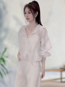 เสื้อแจ็คเก็ตกันแดดแขนยาวแบบบางระบายอากาศได้ดีสำหรับผู้หญิงในช่วงฤดูร้อนปี 2025 พร้อมฮู้ด ทรงสั้น เสื้อเชิ้ตผู้หญิงไซส์เล็ก