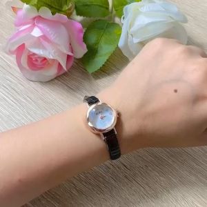 Jam Tangan Fashion Wanita Temperamen Sederhana Tren Kasual Wanita Menonton Kuarsa Perempuan
