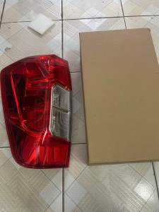 ĐÈN HẬU NISSAN NAVARA