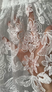 Đen/ Trắng Ren lưới thêu hoa nổi xuyên thấu Có lót ngắn Chân váy maxi form xoè cạp chun co giãn gợi cảm NILA SKIRT