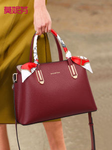 กระเป๋าสะพายไหล่หนังแท้สีแดงสำหรับคุณแม่ ความจุขนาดใหญ่ กระเป๋าสะพายไหล่แบบถือ กระเป๋าสะพายลำลองสำหรับฤดูใบไม้ผลิและฤดูร้อน