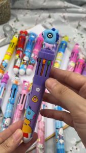 🌈ปากกาลูกลื่นหลากสี🌈ลายการ์ตูนน่ารัก หมึกหลากสี ✔️พร้อมส่ง(🎲สุ่มคละลาย) เครื่องเขียน ปากกาลูกลื่น ปากกา6สี ปากกาหลากสี