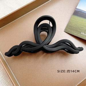 French Acrylic Hair Claw Womens New 2024 Summer High-End Feeling Shark Tail Hair Clip Stylish Hair Accessories Headwear