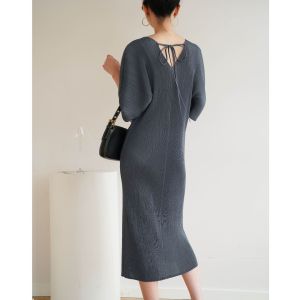 Miyake Pleated Dress  Counter Quality High End V neck  exuding Elegant Commuting Loose Casual Fit Slimming Dress