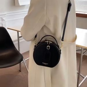 Túi Xách Tay - Túi Đeo Chéo Nữ Hình Tròn Hai Màu Trắng Đen Kiểu Dáng Messenger Cao Cấp Mẫu Mới Nhất - Túi đeo chéo nữ - Túi đeo chéo nam - Túi đeo chéo - Túi đựng đồ - Túi vải đi học - Túi đeo nam - Túi đựng đồ