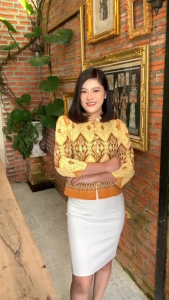 เสื้อพื้นเมืองหญิง คอจีนลายไทยแขนยาว ลายชัดสวย มี 3 สี