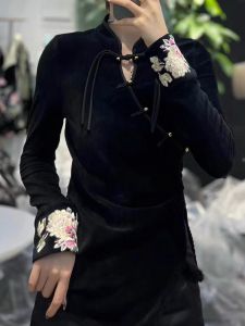 New Chinese Style Retro Button Embroidery Top Womens Long Sleeve Base Shirt Spring Autumn Design Sensation Small Audience