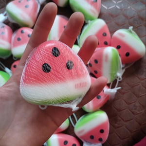 ของเล่นบีบสควิชชี่รูปแตงโมน่ารัก ของเล่นบีบคลายเครียดแบบคืนตัวช้า ของเล่นผลไม้บีบคลายความเครียดแบบนุ่มๆ