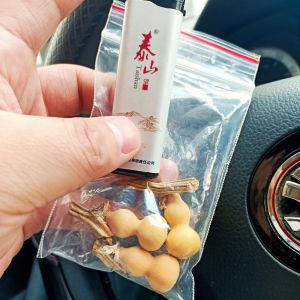 Handheld Gourd Ornament Natural Material for Car Hanging Decoration Handtwist Gold inside Folk Art Craft Unique Cultural Gift