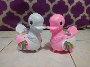 mainan bebek tarik jalan dan nyala/mainan anak/bebek bebekan