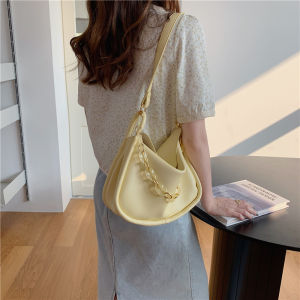 กระเป๋าสะพายข้างสีเหลืองครีมใหม่สำหรับฤดูร้อนปี 2025 กระเป๋าสะพายข้างแบบสะพายข้างแบบลำลองสำหรับผู้หญิง กระเป๋าสะพายข้างแบบโซ่แฟชั่น