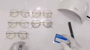 แว่นสายตาสั้น/สายตาปกติ ทรงเหลี่ยม เลนส์กรองแสงบลู+เลนส์เปลี่ยนสีAUTO รุ่น76150(เลนส์เปลี่ยนสี)