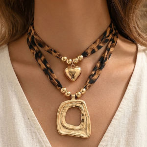 Dây Chuyền Choker Nhiều Lớp Họa Tiết Da Báo Tông Vàng Y2K Dành Cho Nữ Mặt Dây Chuyền Hình Trái Tim Rỗng Chất Liệu Hợp Kim Kẽm Có Thể Điều Chỉnh Thích Hợp Đeo Hàng Ngày Dự Tiệc Đi Nghỉ.