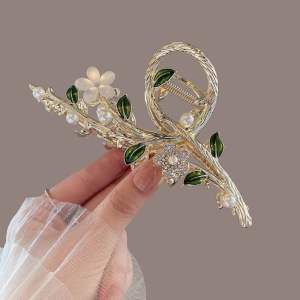 [SHIPS FROM MALAYSIA](Z239)ZAYA Premium Quality Cat’Eyes Flower with Rhinestone 13.5cm Large Hair Claw/ Korean Fashion