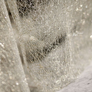 เส้นใยโปร่งลายลูกไม้เคลือบทอง ผ้าโปร่งลายไม่สม่ำเสมอ เส้นใยโปร่งลายไม้กางเขน ผ้าสำหรับทำเสื้อผ้า ผ้าฮันฟู ผ้าสำหรับทำเสื้อผ้า