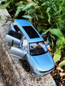 Mô Hình Xe Đồ Chơi Phản Xạ Âm Thanh và Ánh Sáng 1/24