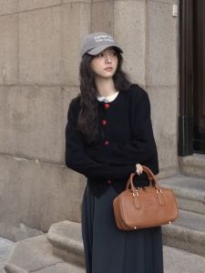 Fran 2024 NEW Design Sense Heart Button Knitwear Slouchy Style Knitted Cardigan Women Round Neck Top