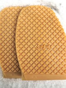 พื้นรองเท้ายางหนาสำหรับพื้นน้ำแข็งและหิมะ กันลื่น กันหนาว รองเท้าส้นลิ่ม กันลื่น ทนทานต่อการสึกหรอ ดูดซับเสียง