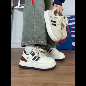 (สินค้าพร้อมส่ง🇹🇭) แฟชั่นสตรีรองเท้าผ้าใบกันลื่นน้ำหนักเบา พื้นหนารองเท้าผ้าใบลำลอง รองเท้าสีขาวมินิมอล ใส่นุ่ม เดินสบาย ไซส์ 36-44