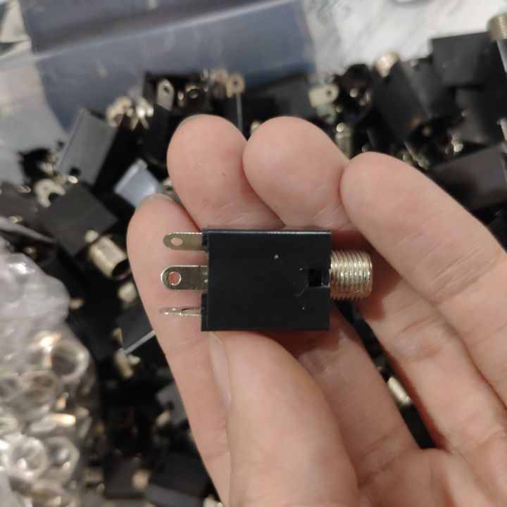 SOCKET AKAI MONO SEGI KOTAK. SOKET AKAI MONO KOTAK