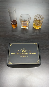 Electric Whiskey Smoker Kit with Built-in Lighter Rechargeable Cocktail Smoker Kit with 6 Wood Chips Old Fashioned