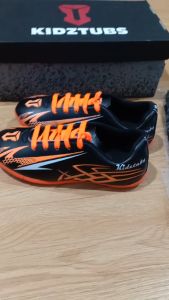 KIDZTUBS Sepatu Futsal Anak Paket Komplit Sepatu Futsal Tas Skin Deker Kaos Kaki Usia 6-10 Tahun Size 28 29 30 31 32 33 34 35 36 37 KDZ1703011625