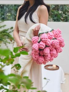 French Rose Bouquet Knitted Blanket Finished Product Nap Blanket Handmade Woven Valentines Day Wedding Gift for Best Friend