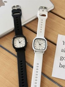 Fashionable Quartz Watch for Girls Casual Youth Style High Aesthetic Value Suitable for Junior And High School Students