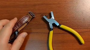 คีมเจาะรูสายหนังนาฬิกา รูขนาด 2 มม. เครื่องมือซ่อมนาฬิกา