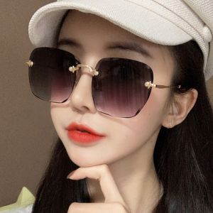 Korean Fashion Frameless Sunglasses Female Square Frame Sunglasses Women/Men Retro Gradient Beach Sunglasses