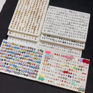 100 Pasang Anting Stud Kristal Warna-Warni - Model Acak untuk Wanita & Pasangan - Hadiah Sahabat