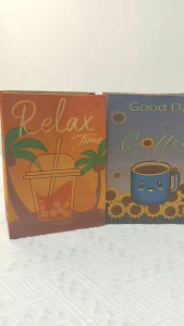 ถุงกระดาษใส่กาแฟเย็น พิมพ์ลาย ถุงกาแฟคราฟท์ คละสี คละแบบ ขนาด 13x8x18 ซม. ขายยกลัง 1200 ใบ (#24/25/53/54)