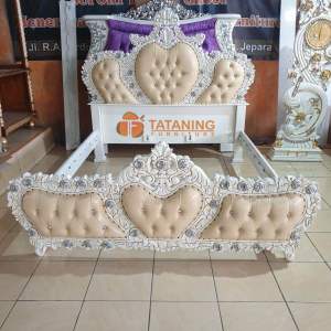 DIPAN LOVE UKIR KAYU JATI FINISHING MEWAH RANGKA TEMPAT TIDUR SULTAN UKIR MODERN ANTIK DEKORASI RUANG INTERIOR MURAH SANDARAN TATANING FURNITURES JEPARA