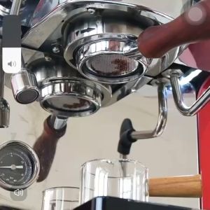 Glass Espresso Measuring Cup with Wooden Handle – Single Spout Coffee & Milk Tea Measuring Pitcher