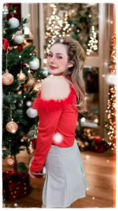 Antnine พร้อมส่ง เสื้อสีแดง ใส่โชว์ไหล่ แต่งเฟอร์ ฟรุ้งฟริ้งสวยงามมาก  เสื้อคริสต์มาส Christmas